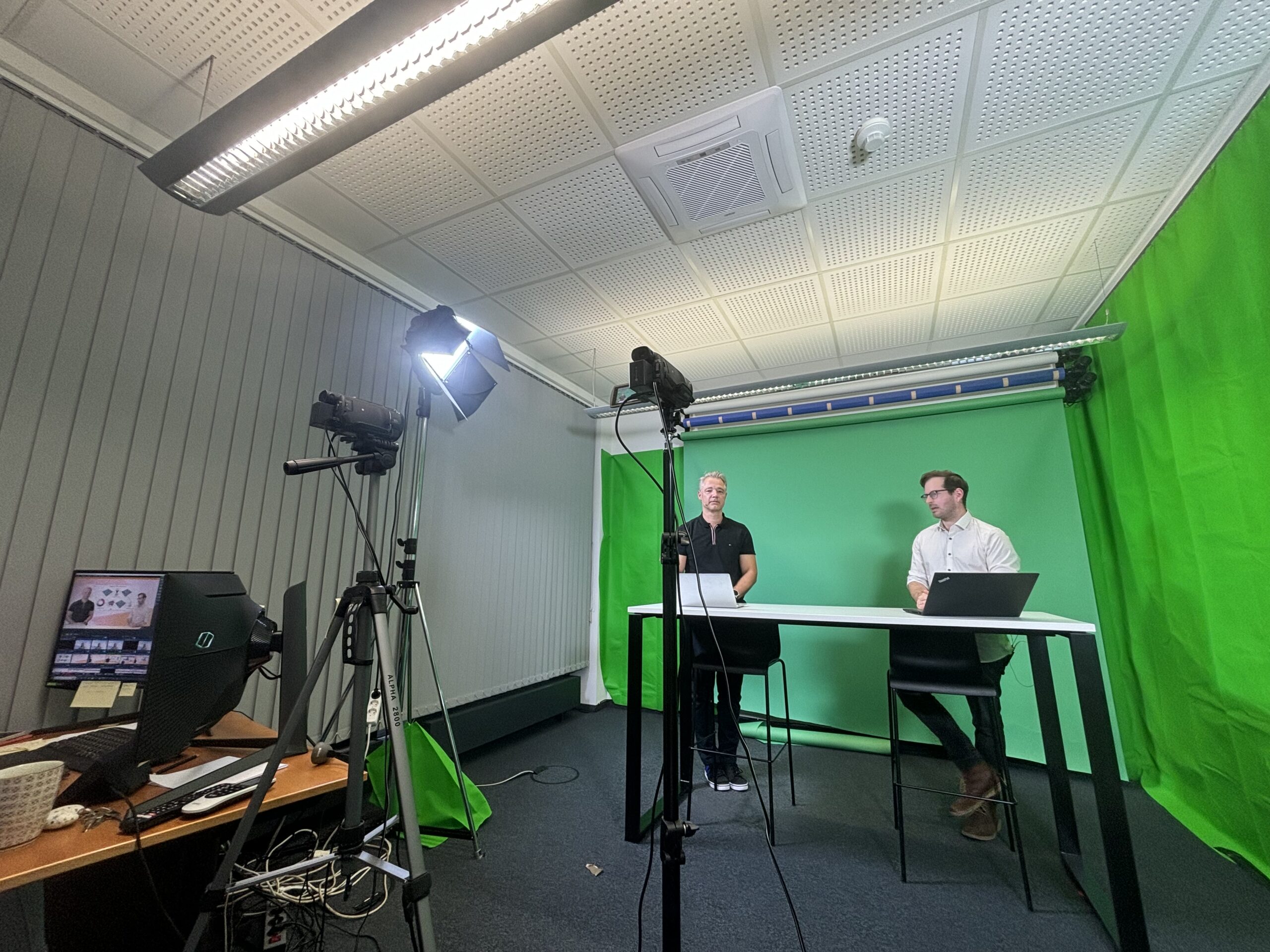 Produktion eines YouTube Videos im GreenScreen-Raum am IFH KÖLN