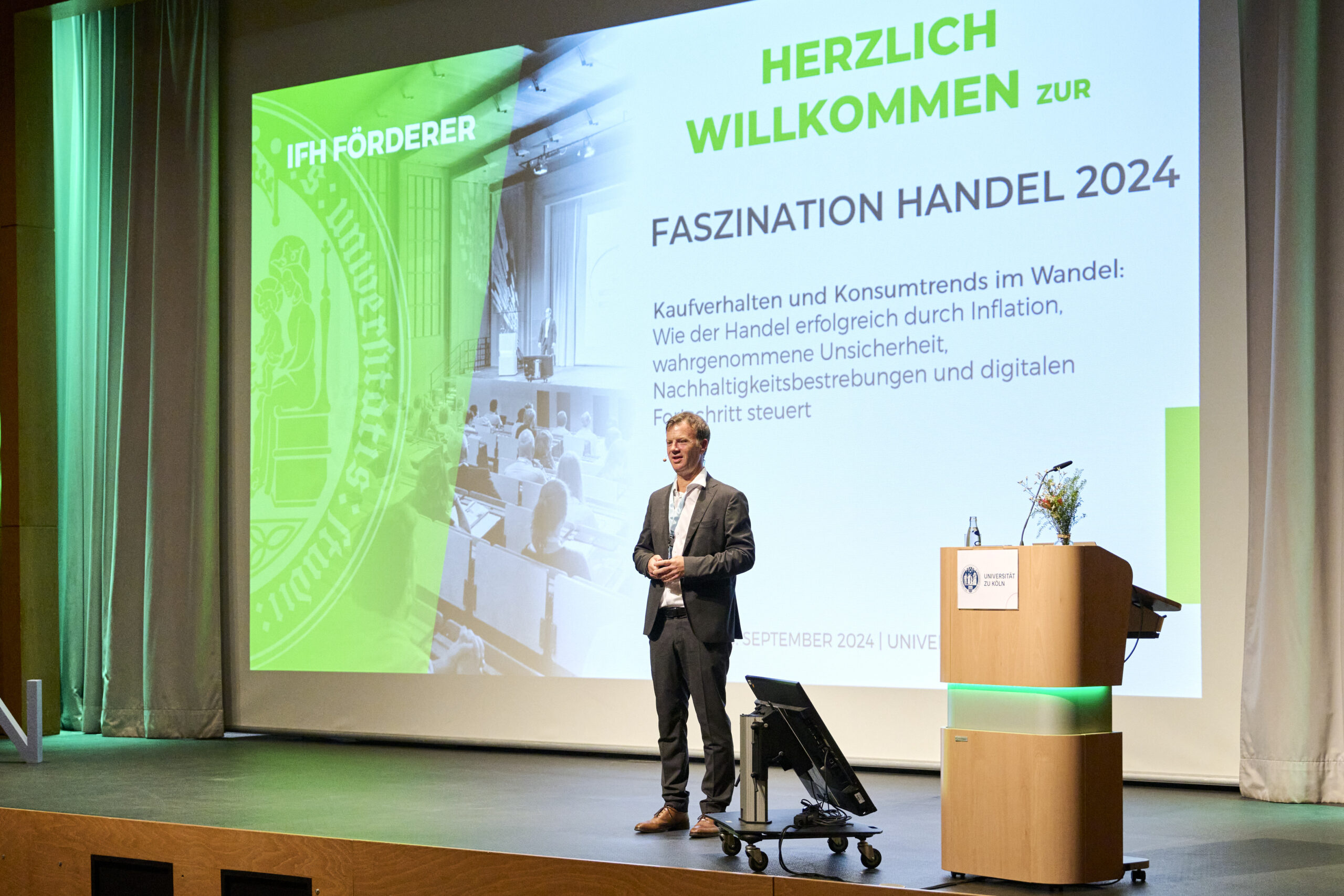 Foto von Dr. Kai Hudetz Publikum bei der Faszination Handel 2024