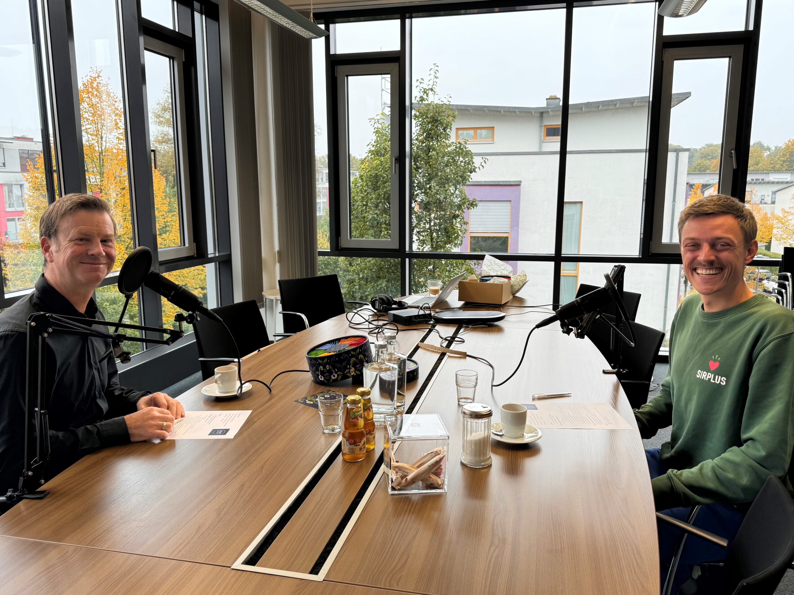 Dr. Kai Hudetz und Raphael Fellmer bei der Aufzeichnung der HandelBar