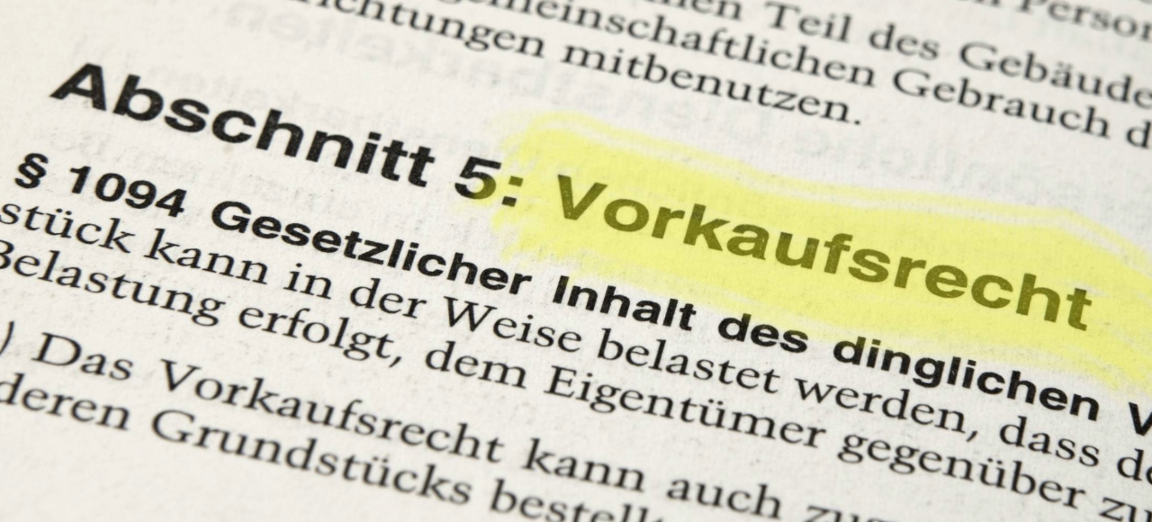 die Abbildung zeigt einen Gesetzestext zum Vorkaufsrecht für Immobilien.